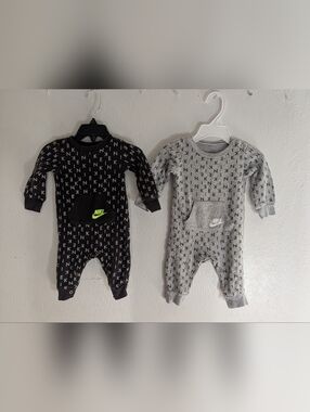 Nike Baby Kids Footies - Black & Light Gray with Logo Print